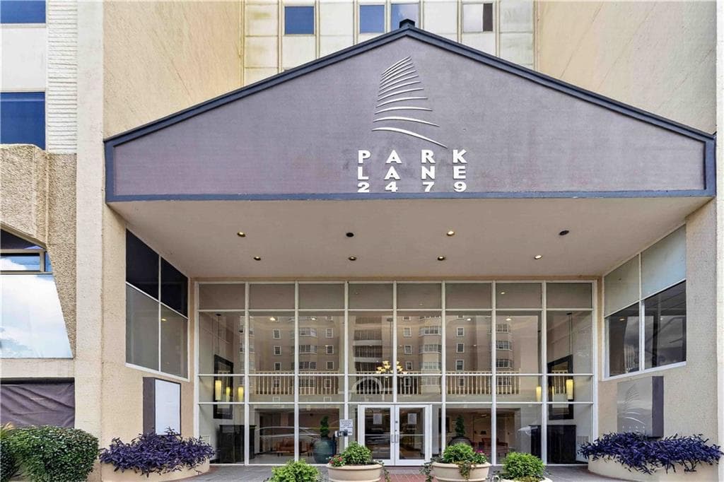 1 bedroom, 1 bathroom, 837 sq ft condominium for sale at 2479 Peachtree Road 1708, Atlanta, GA 30305 — photo 2