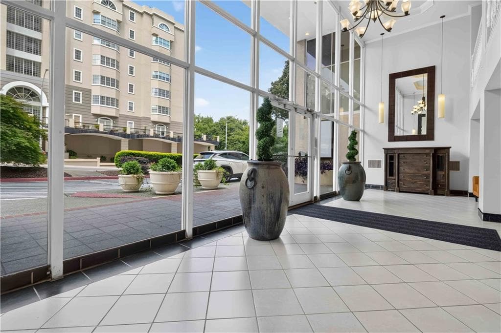 1 bedroom, 1 bathroom, 837 sq ft condominium for sale at 2479 Peachtree Road 1708, Atlanta, GA 30305 — photo 3