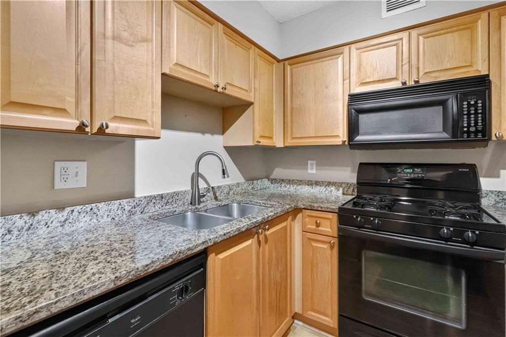 1 bedroom, 1 bathroom, 837 sq ft condominium for sale at 2479 Peachtree Road 1708, Atlanta, GA 30305 — photo 10