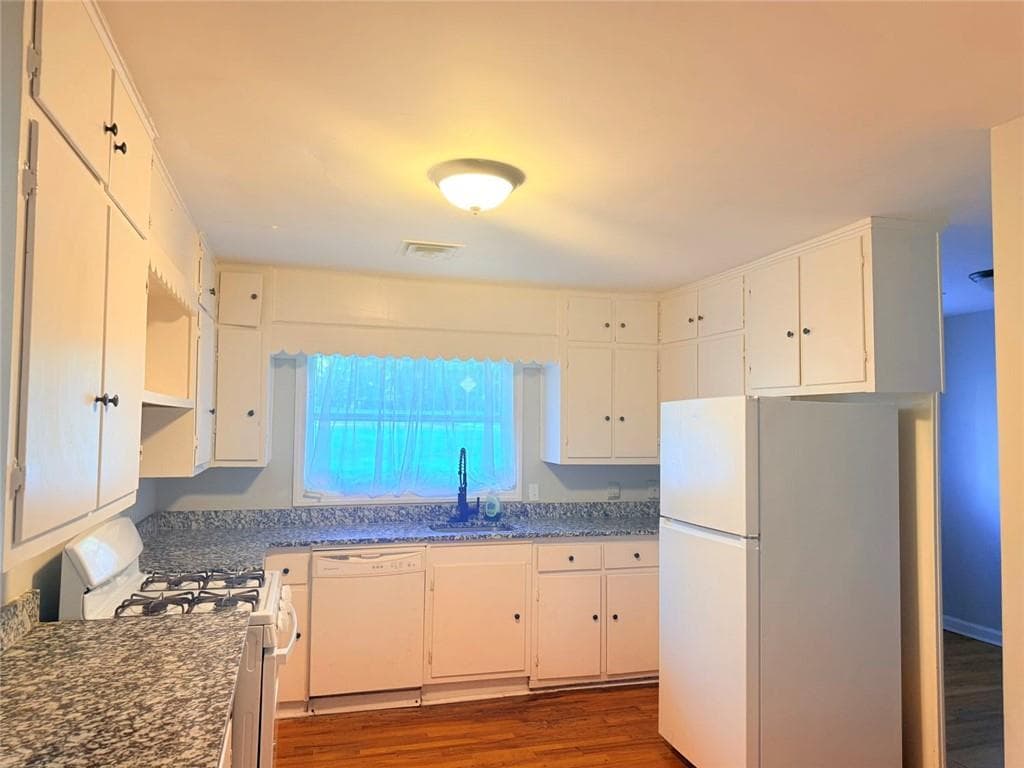 4 bedroom, 3 bathroom, 2,473 sq ft single family residence for sale at 661 Wimbish Road, Macon, GA 31210 — photo 4