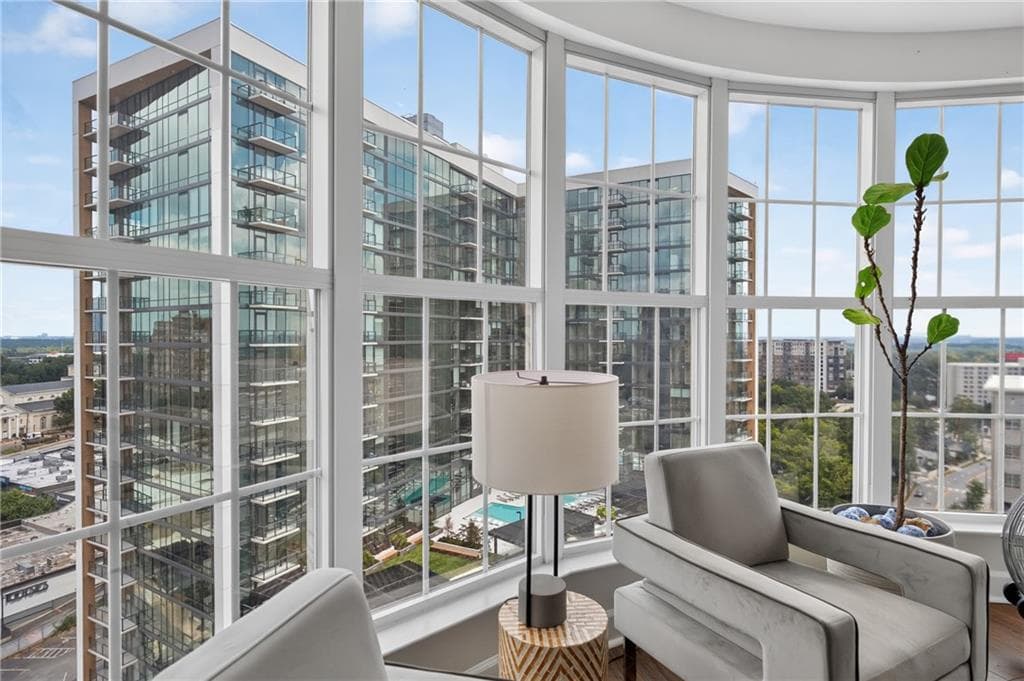 2 bedroom, 2 bathroom, 1,333 sq ft condominium for sale at 325 E Paces Ferry Road 1702, Atlanta, GA 30305 — photo 3