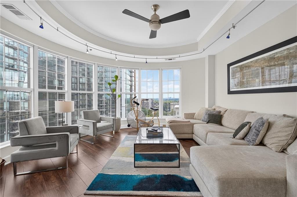 2 bedroom, 2 bathroom, 1,333 sq ft condominium for sale at 325 E Paces Ferry Road 1702, Atlanta, GA 30305 — photo 4
