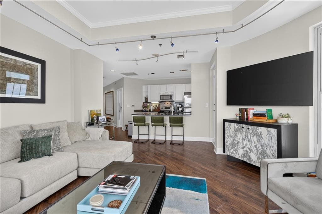 2 bedroom, 2 bathroom, 1,333 sq ft condominium for sale at 325 E Paces Ferry Road 1702, Atlanta, GA 30305 — photo 5