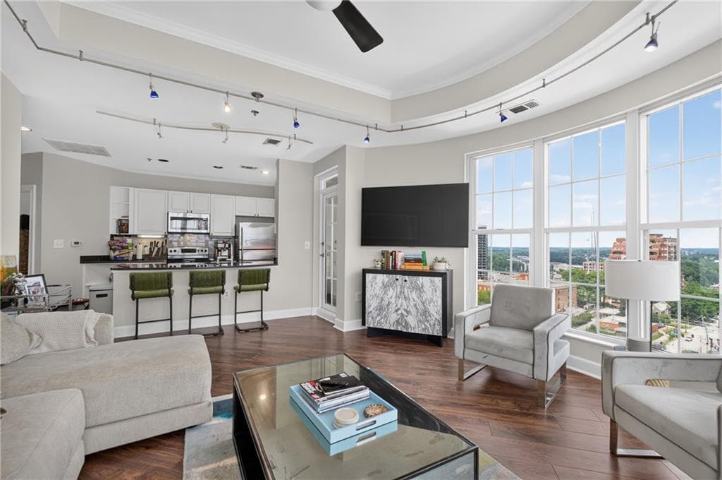 2 bedroom, 2 bathroom, 1,333 sq ft condominium for sale at 325 E Paces Ferry Road 1702, Atlanta, GA 30305 — photo 9