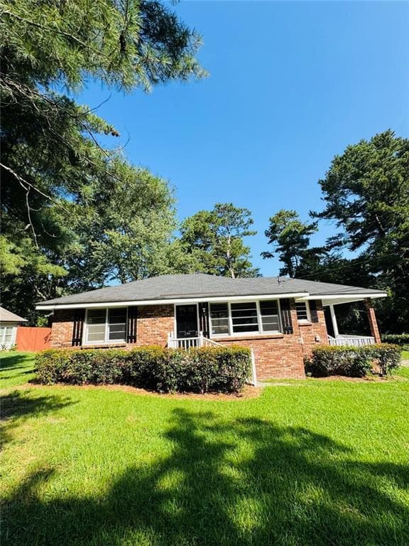 2 bedroom, 1 bathroom, 951 sq ft single family residence for sale at 246 Bruce Street, Loganville, GA 30052 — photo 4