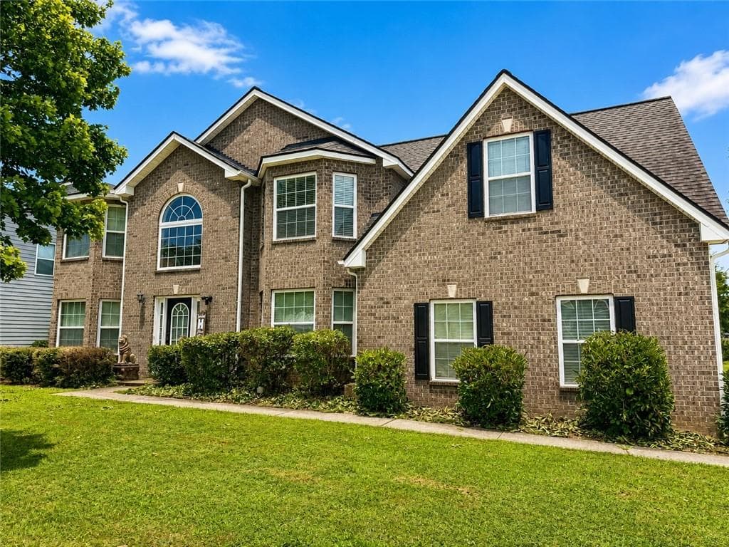 5 bedroom, 3 bathroom, 2,868 sq ft single family residence under contract at 1933 Wilson Manor Circle, Lawrenceville, GA 30045