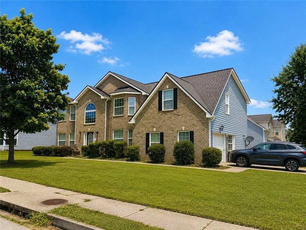 5 bedroom, 3 bathroom, 2,868 sq ft single family residence under contract at 1933 Wilson Manor Circle, Lawrenceville, GA 30045 — photo 2