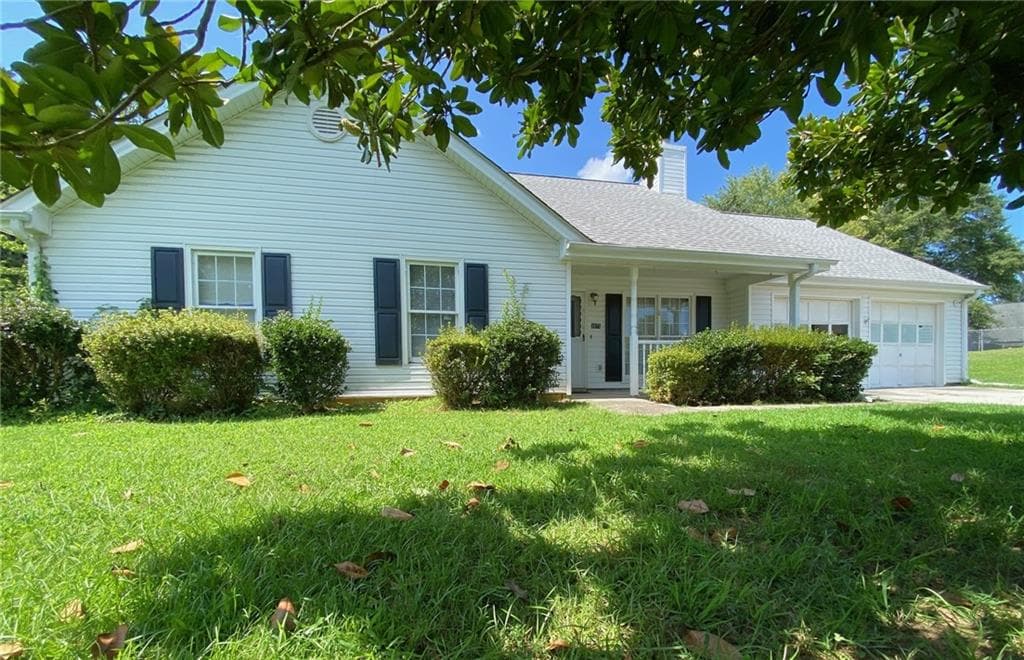 3 bedroom, 2 bathroom, 1,753 sq ft single family residence for sale at 3575 Thrush Court, Loganville, GA 30052 — photo 2