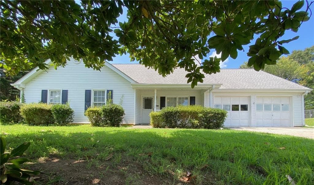 3 bedroom, 2 bathroom, 1,753 sq ft single family residence for sale at 3575 Thrush Court, Loganville, GA 30052 — photo 3