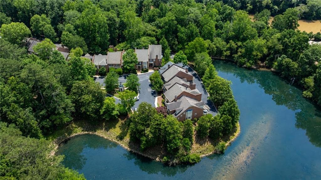 3 bedroom, 4 bathroom, 3,159 sq ft townhouse under contract at 3010 Riverside Road 3010, Roswell, GA 30076 — photo 2