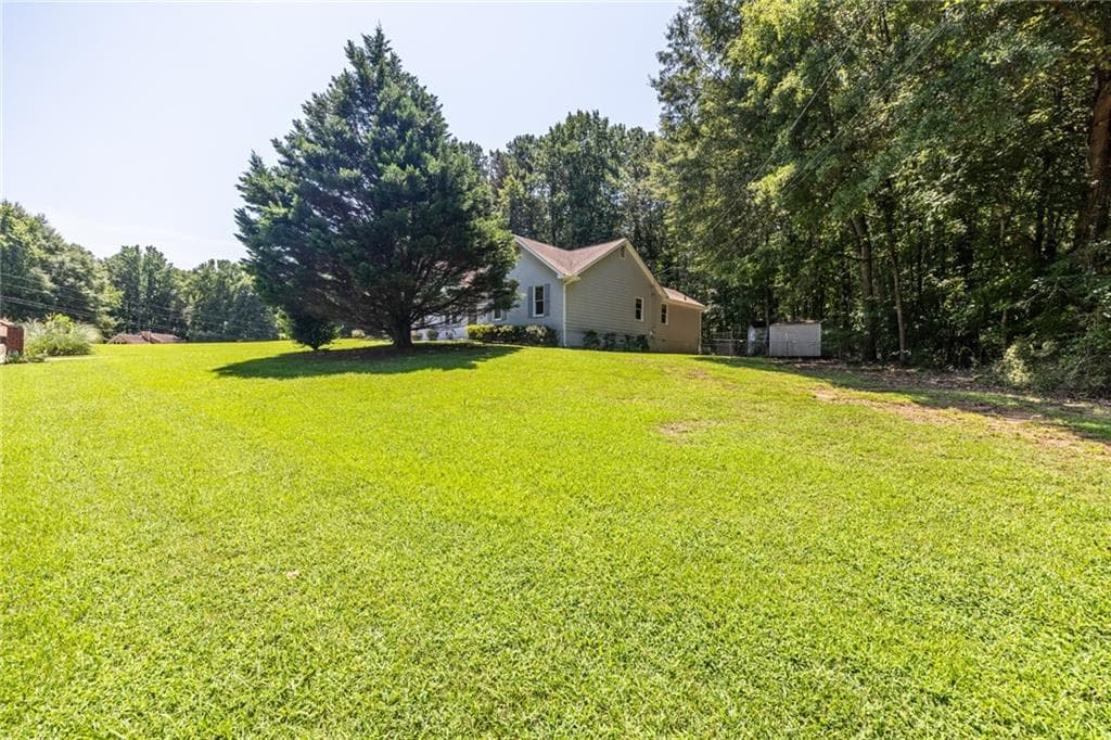 3 bedroom, 2 bathroom, 1,857 sq ft single family residence for sale at 215 Valley Brook Trail, Jonesboro, GA 30238 — photo 2