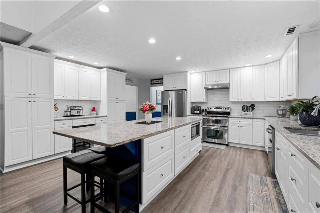 5 bedroom, 3 bathroom, 4,302 sq ft single family residence for sale at 205 High Point Forest Drive, Covington, GA 30016 — photo 2