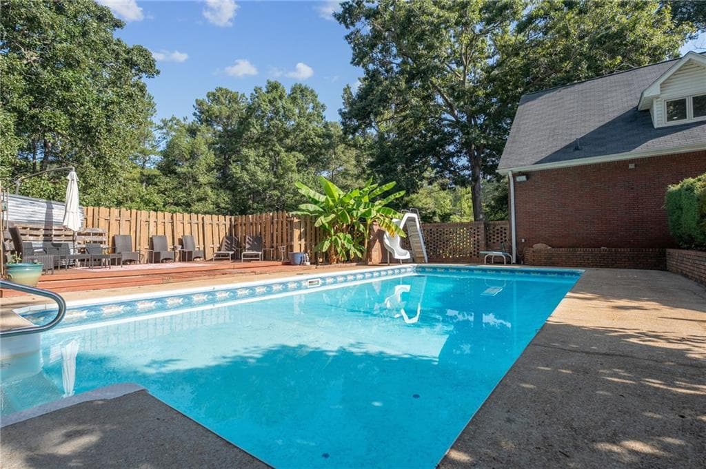 5 bedroom, 3 bathroom, 4,302 sq ft single family residence for sale at 205 High Point Forest Drive, Covington, GA 30016 — photo 4