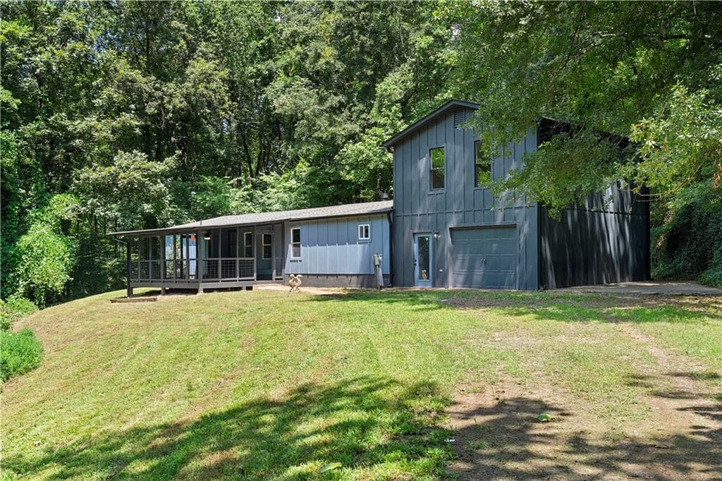 4 bedroom, 3 bathroom, 2,352 sq ft single family residence under contract at 5186 W Holiday Court, Acworth, GA 30102 — photo 3