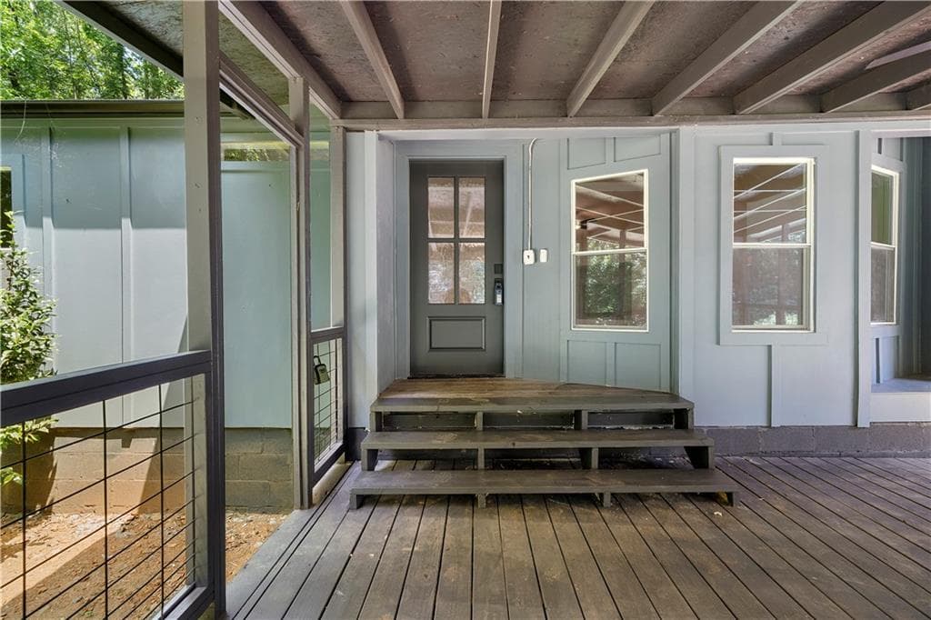 4 bedroom, 3 bathroom, 2,352 sq ft single family residence under contract at 5186 W Holiday Court, Acworth, GA 30102 — photo 6