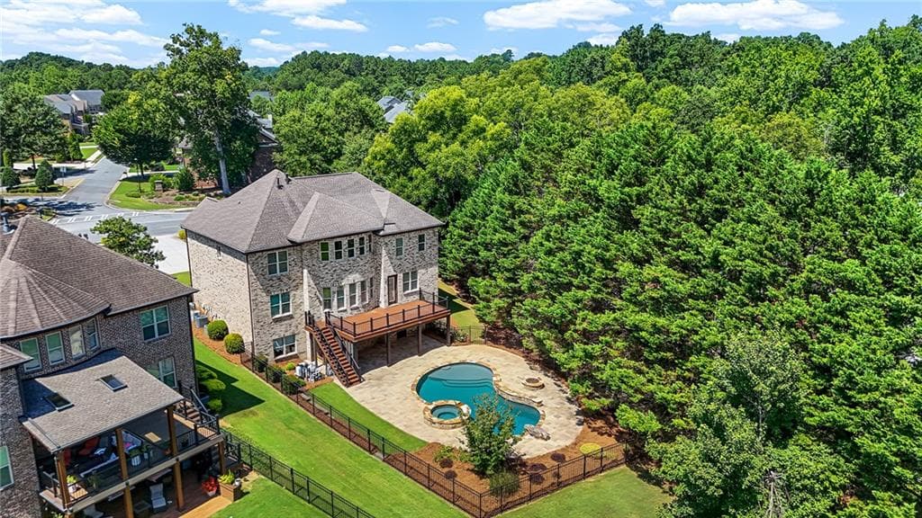 6 bedroom, 5 bathroom, 5,400 sq ft single family residence under contract at 11565 Findley Road, Johns Creek, GA 30097 — photo 3