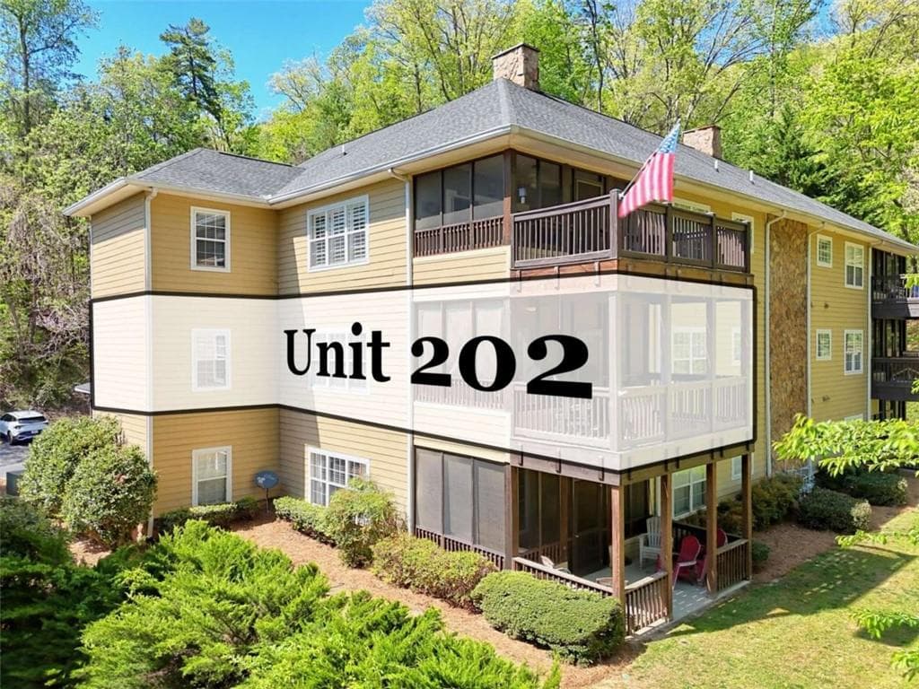 3 bedroom, 2 bathroom, 2,019 sq ft condominium for sale at 146 Gleneagle Court 202E, Clayton, GA 30525