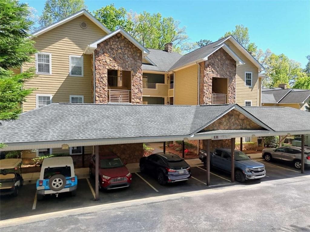 3 bedroom, 2 bathroom, 2,019 sq ft condominium for sale at 146 Gleneagle Court 202E, Clayton, GA 30525 — photo 2