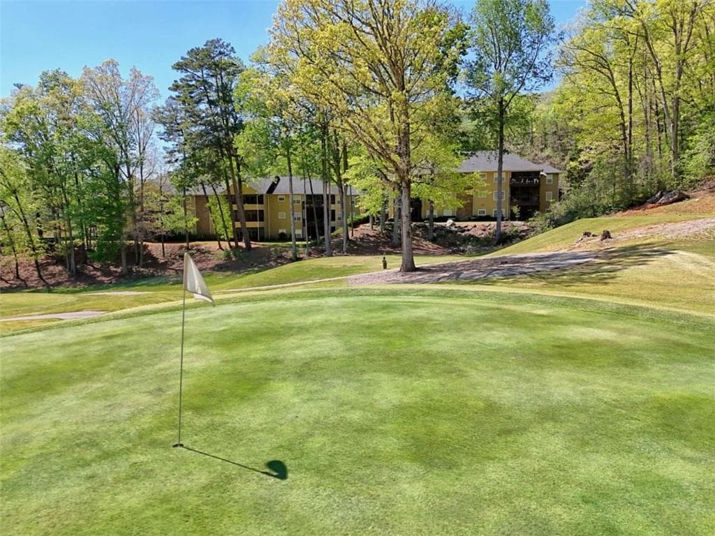 3 bedroom, 2 bathroom, 2,019 sq ft condominium for sale at 146 Gleneagle Court 202E, Clayton, GA 30525 — photo 4