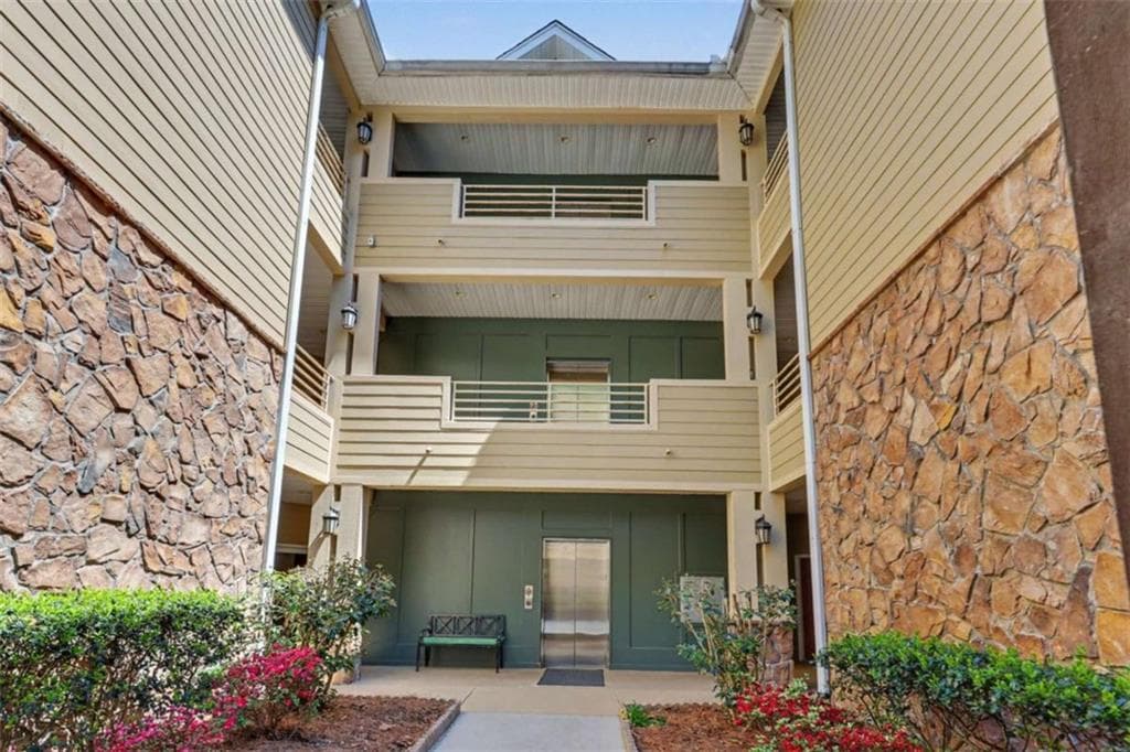 3 bedroom, 2 bathroom, 2,019 sq ft condominium for sale at 146 Gleneagle Court 202E, Clayton, GA 30525 — photo 7