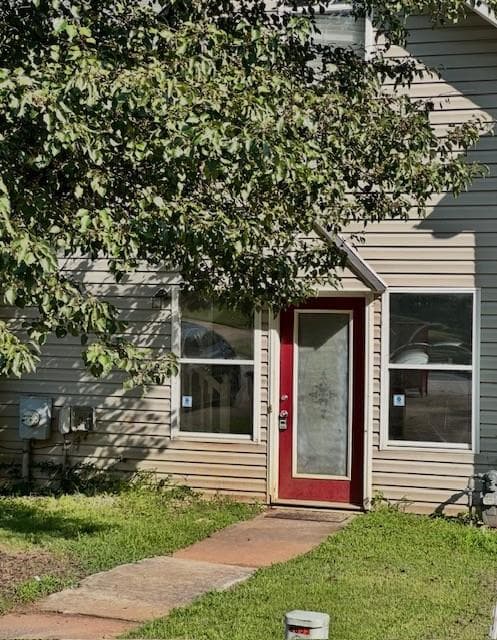 2 bedroom, 2 bathroom, 1,050 sq ft townhouse under contract at 9053 Stoneleigh Trace, Douglasville, GA 30134