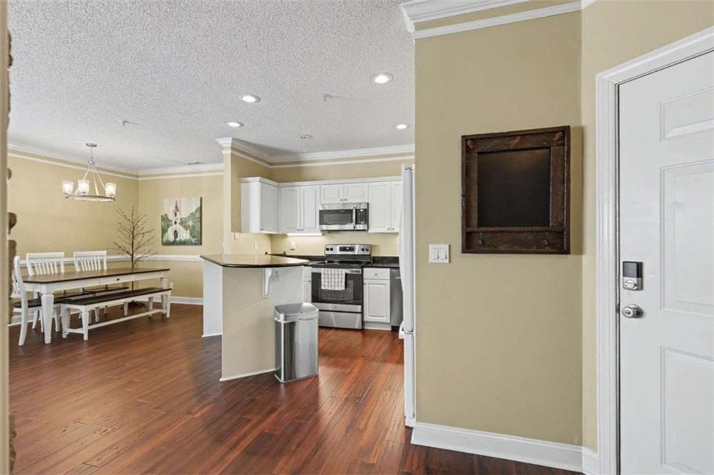 3 bedroom, 2 bathroom, 2,019 sq ft condominium for sale at 146 Gleneagle Court 202E, Clayton, GA 30525 — photo 9