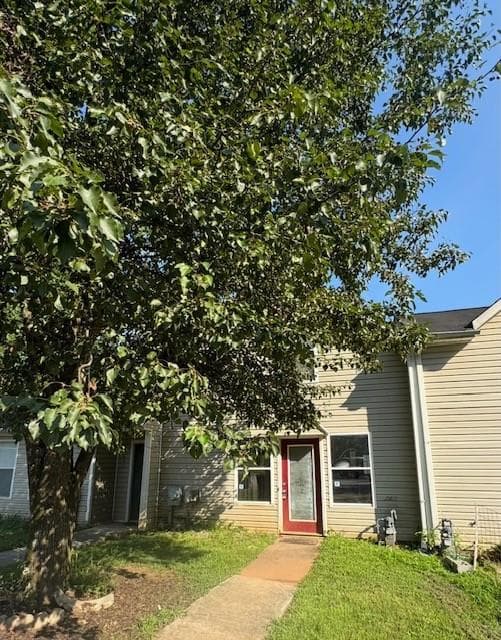 2 bedroom, 2 bathroom, 1,050 sq ft townhouse under contract at 9053 Stoneleigh Trace, Douglasville, GA 30134 — photo 2