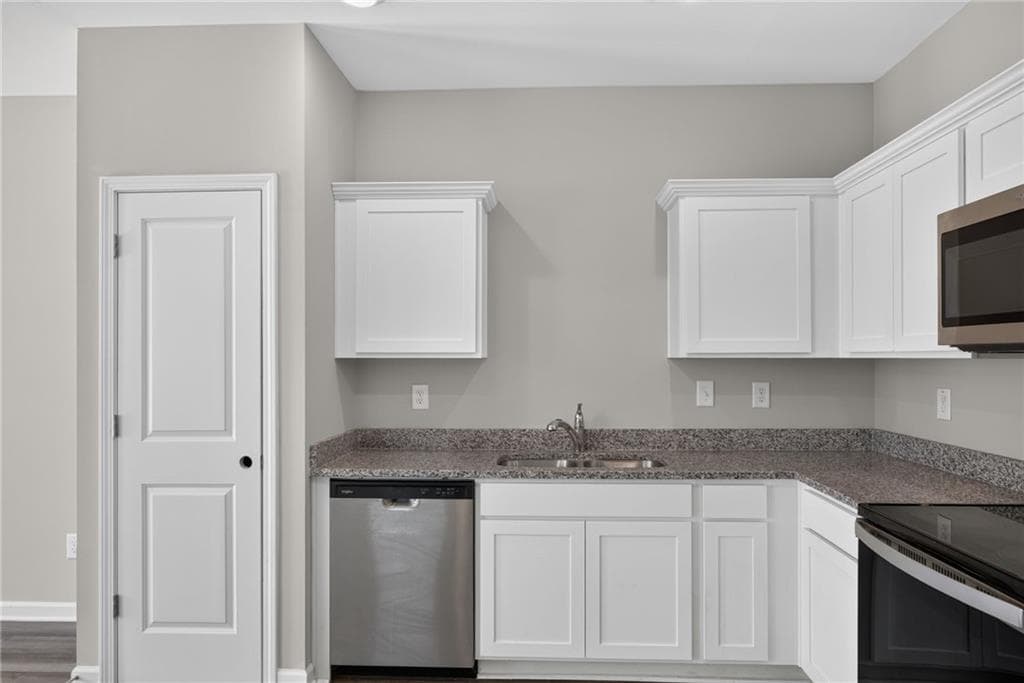 3 bedroom, 3 bathroom, 1,572 sq ft townhouse for sale at 579 Magnolia Circle, Palmetto, GA 30268 — photo 8