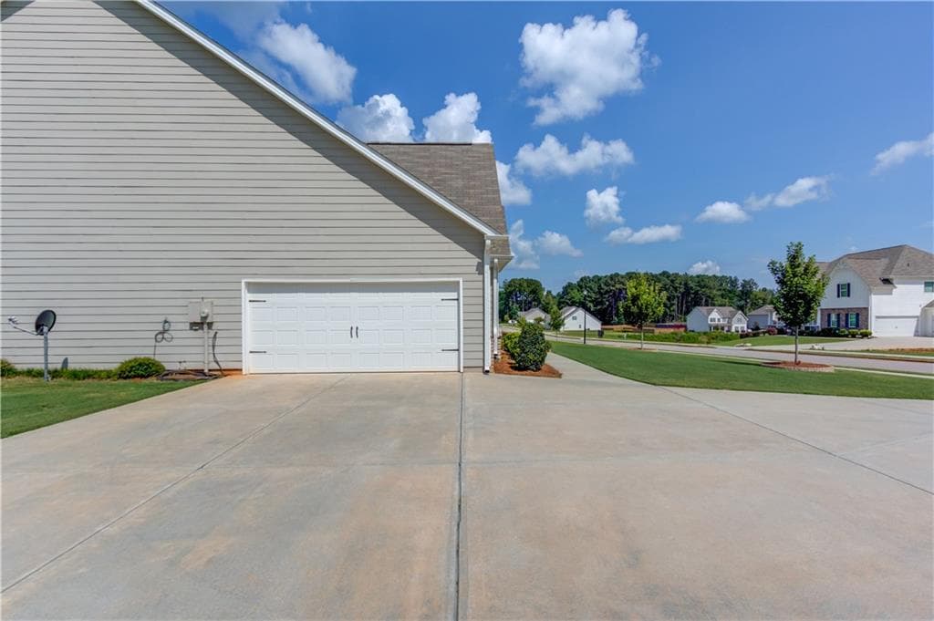 4 bedroom, 3 bathroom, 2,694 sq ft single family residence for sale at 1173 Pine View Trail, Monroe, GA 30656 — photo 4