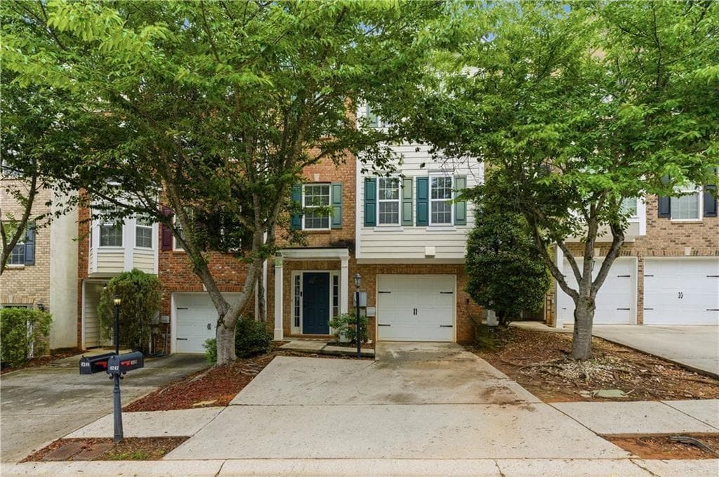 3 bedroom, 4 bathroom, 1,822 sq ft townhouse for sale at 4247 Chatham Ridge Drive, Buford, GA 30518 — photo 2