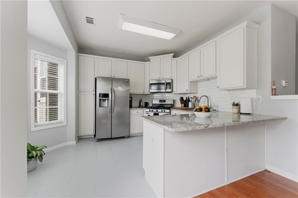 3 bedroom, 4 bathroom, 1,822 sq ft townhouse for sale at 4247 Chatham Ridge Drive, Buford, GA 30518