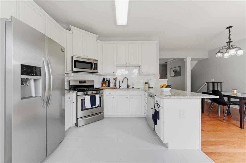 3 bedroom, 4 bathroom, 1,822 sq ft townhouse for sale at 4247 Chatham Ridge Drive, Buford, GA 30518 — photo 7