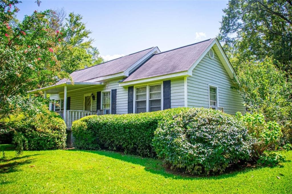 3 bedroom, 1 bathroom, 1,692 sq ft single family residence sold at 53 Garrett Lane, Carrollton, GA 30117