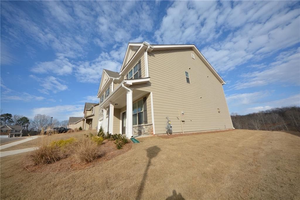 5 bedroom, 4 bathroom, 2,562 sq ft single family residence for rent at 1450 Sunny Valley Lane, Braselton, GA 30517 for $2,500 a month — photo 3