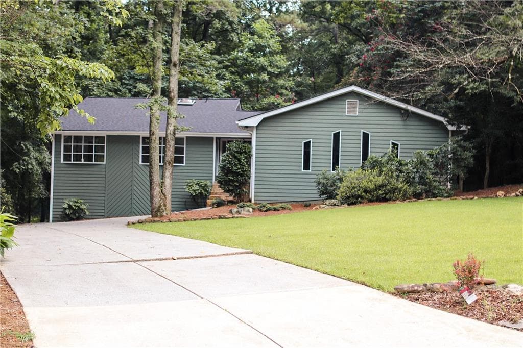 4 bedroom, 4 bathroom, 3,433 sq ft single family residence for sale at 3882 Centre Court, Peachtree Corners, GA 30092 — photo 6