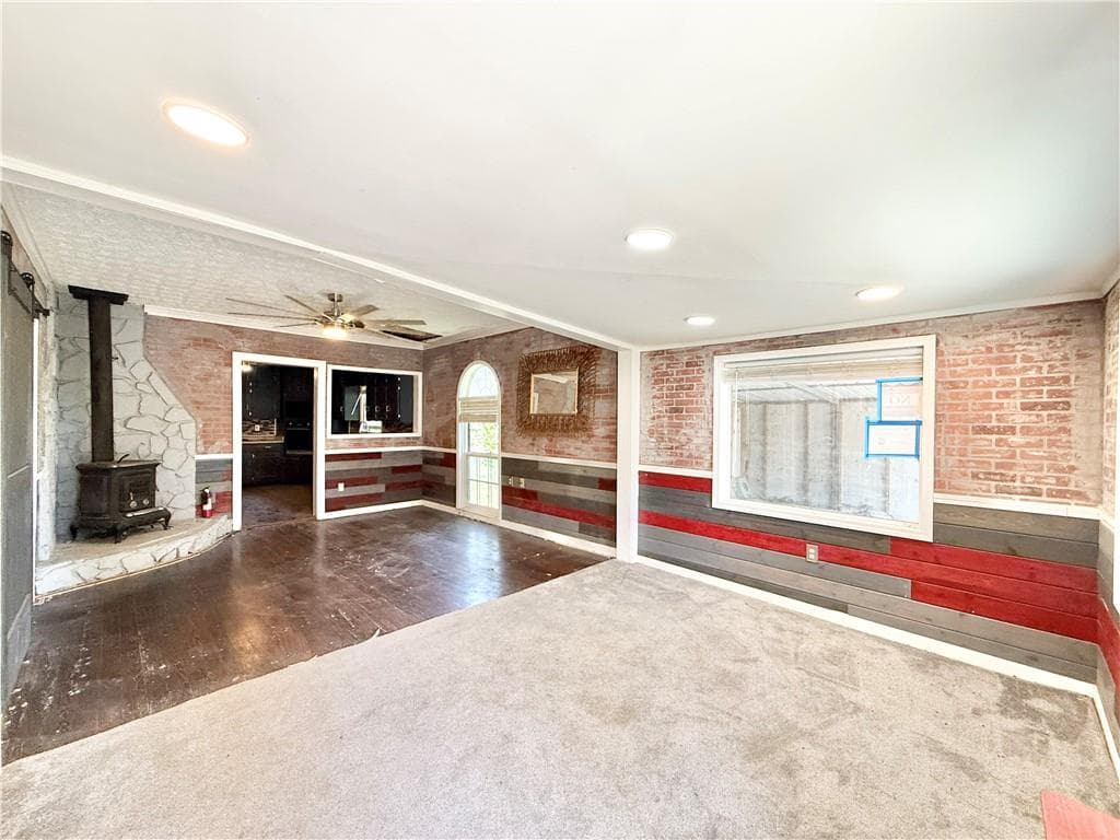 3 bedroom, 2 bathroom, 1,483 sq ft single family residence under contract at 6371 Washington Street, Union City, GA 30291 — photo 3