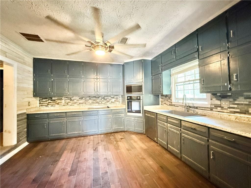 3 bedroom, 2 bathroom, 1,483 sq ft single family residence under contract at 6371 Washington Street, Union City, GA 30291 — photo 5