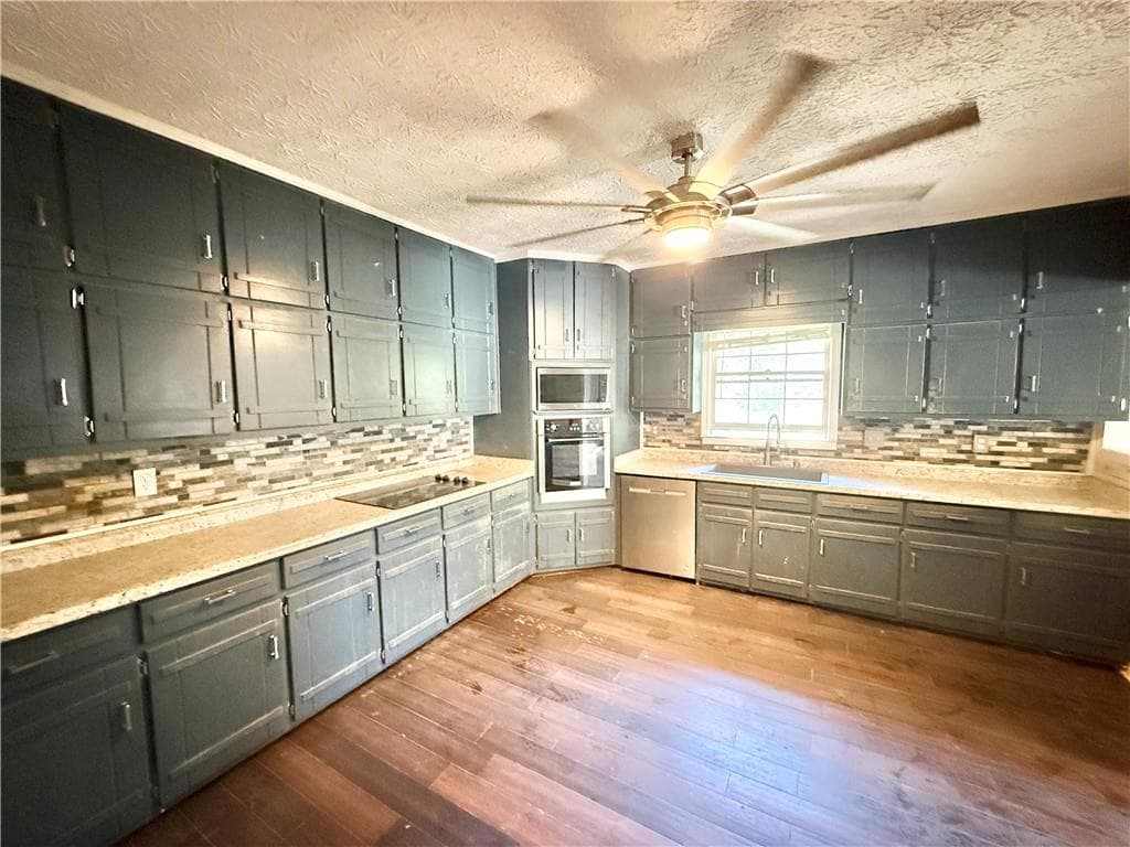 3 bedroom, 2 bathroom, 1,483 sq ft single family residence under contract at 6371 Washington Street, Union City, GA 30291 — photo 8