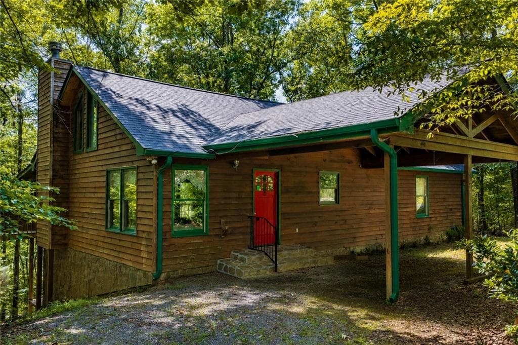 4 bedroom, 3 bathroom, 1,830 sq ft single family residence under contract at 591 Oak Ridge Road, Ellijay, GA 30536