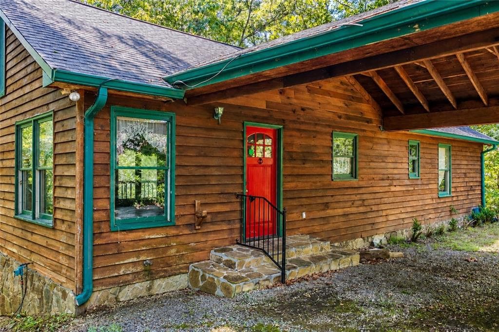 4 bedroom, 3 bathroom, 1,830 sq ft single family residence under contract at 591 Oak Ridge Road, Ellijay, GA 30536 — photo 2