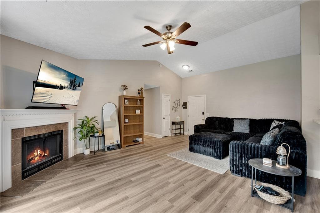 3 bedroom, 2 bathroom, 1,324 sq ft single family residence for sale at 217 Crestworth Crossing, Powder Springs, GA 30127 — photo 2