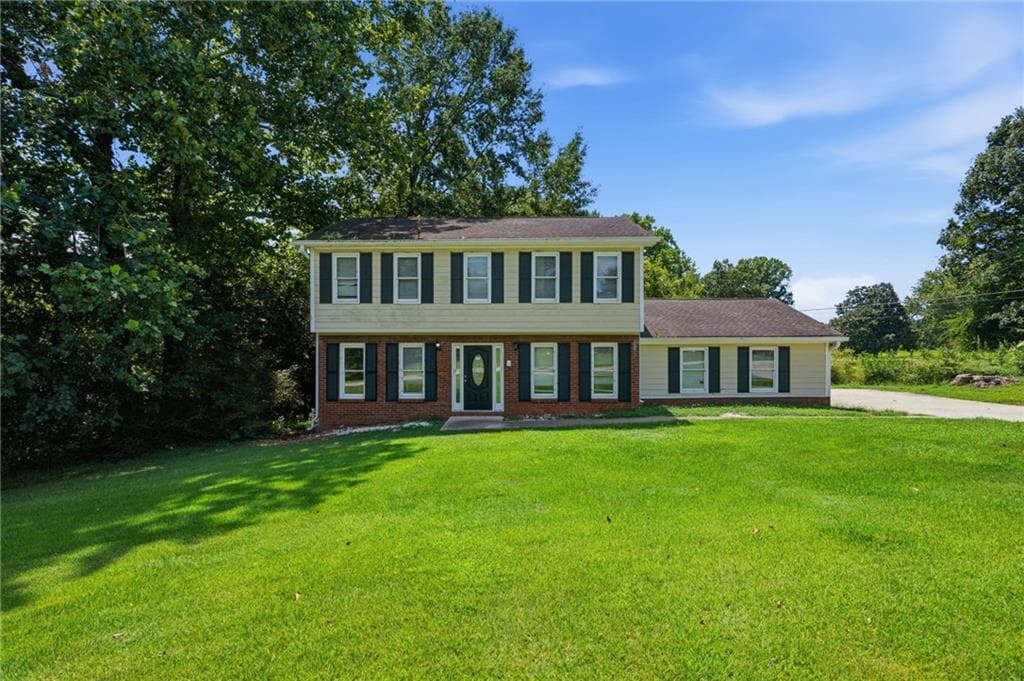 3 bedroom, 3 bathroom, 2,210 sq ft single family residence for sale at 2513 Whisper Trail, Douglasville, GA 30135