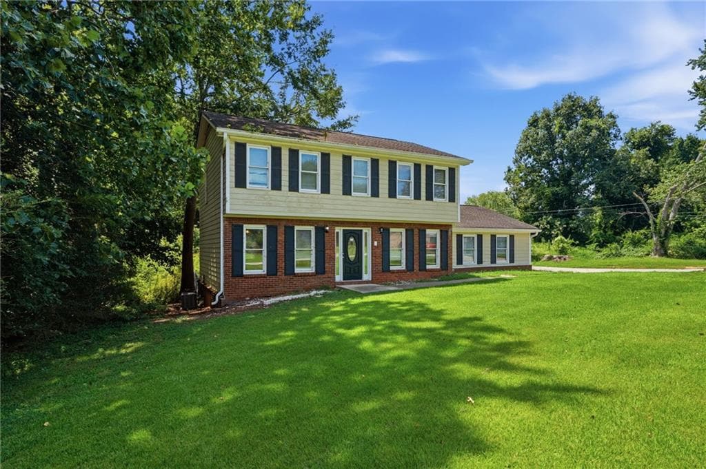 3 bedroom, 3 bathroom, 2,210 sq ft single family residence for sale at 2513 Whisper Trail, Douglasville, GA 30135 — photo 2