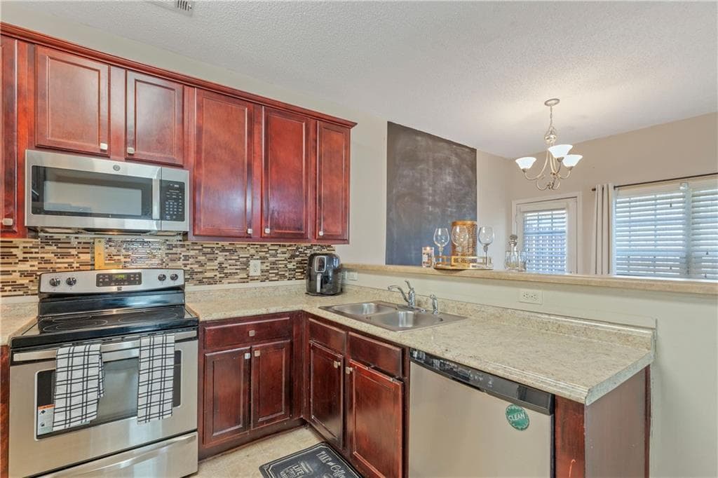 3 bedroom, 3 bathroom, 1,526 sq ft townhouse for sale at 7766 Carnegie Drive, Fairburn, GA 30213 — photo 4