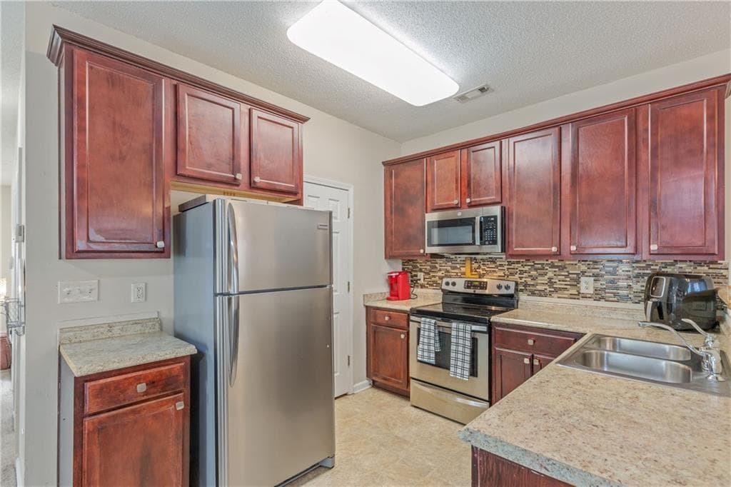 3 bedroom, 3 bathroom, 1,526 sq ft townhouse for sale at 7766 Carnegie Drive, Fairburn, GA 30213 — photo 5