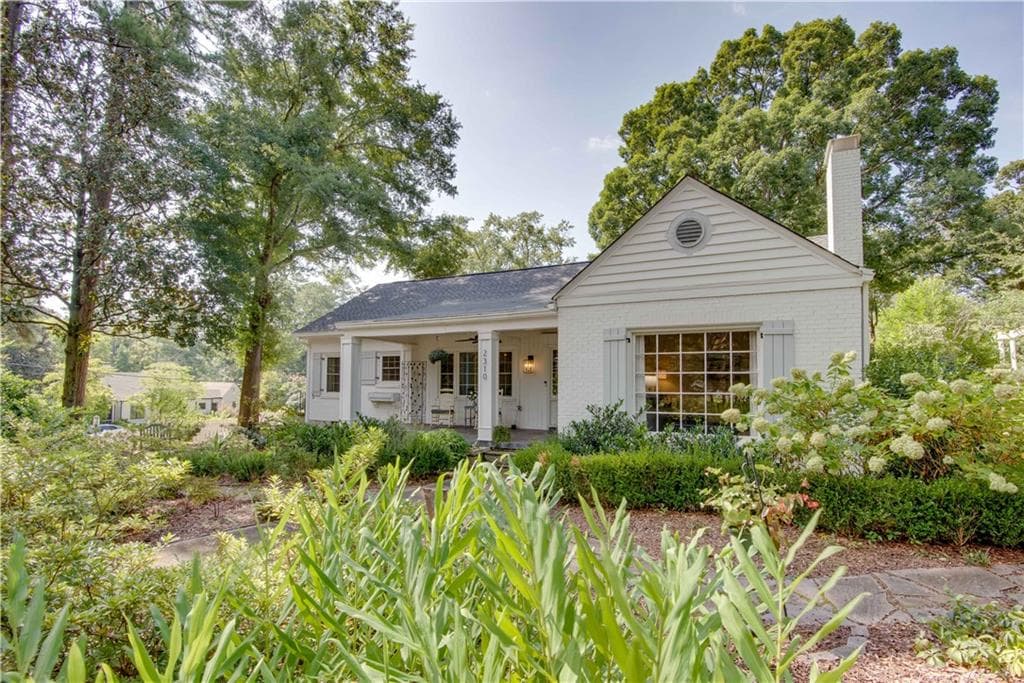 3 bedroom, 2 bathroom, 1,890 sq ft single family residence for sale at 2310 Rugby Avenue, College Park, GA 30337 — photo 2