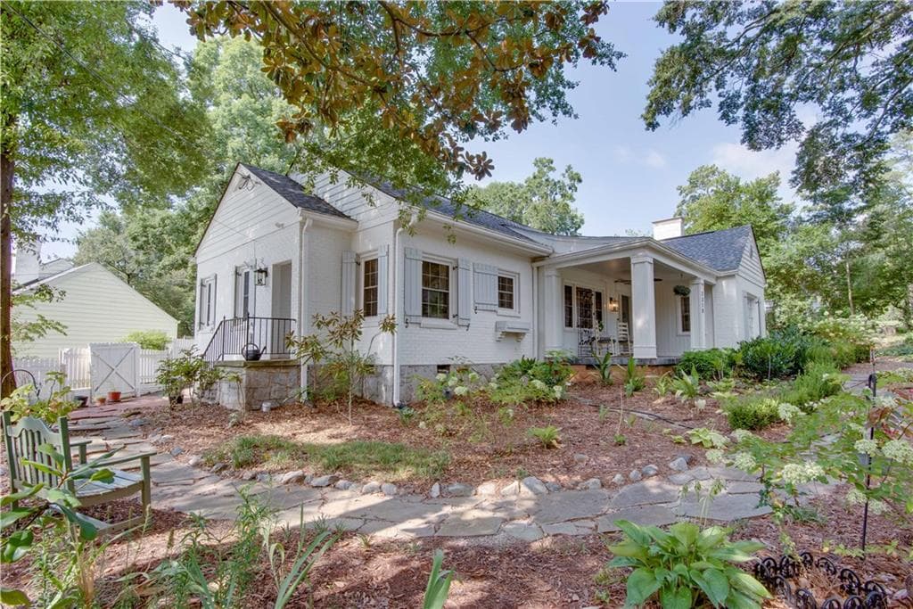3 bedroom, 2 bathroom, 1,890 sq ft single family residence for sale at 2310 Rugby Avenue, College Park, GA 30337 — photo 3