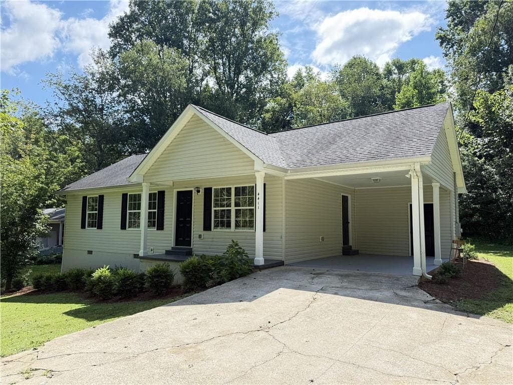 3 bedroom, 2 bathroom, 1,130 sq ft single family residence under contract at 4411 Whitmire Circle, Gainesville, GA 30506