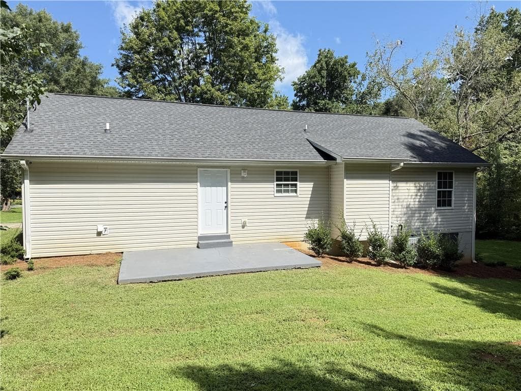3 bedroom, 2 bathroom, 1,130 sq ft single family residence under contract at 4411 Whitmire Circle, Gainesville, GA 30506 — photo 6