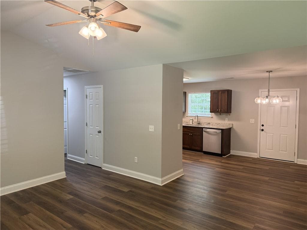 3 bedroom, 2 bathroom, 1,130 sq ft single family residence under contract at 4411 Whitmire Circle, Gainesville, GA 30506 — photo 8